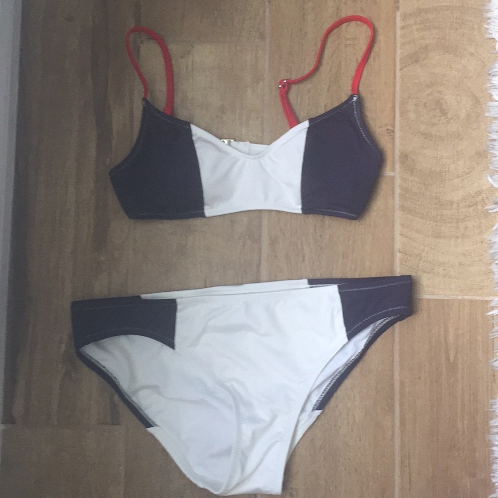NWOT Gap bathing suit never worn! Size s/m
